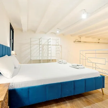 Quiet Gem With Jacuzzi In The Center