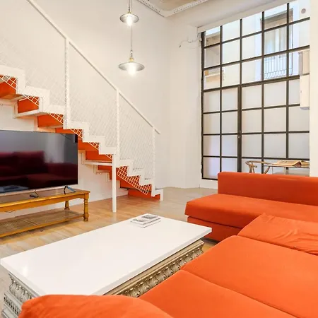Quiet Gem With Jacuzzi In The Center *